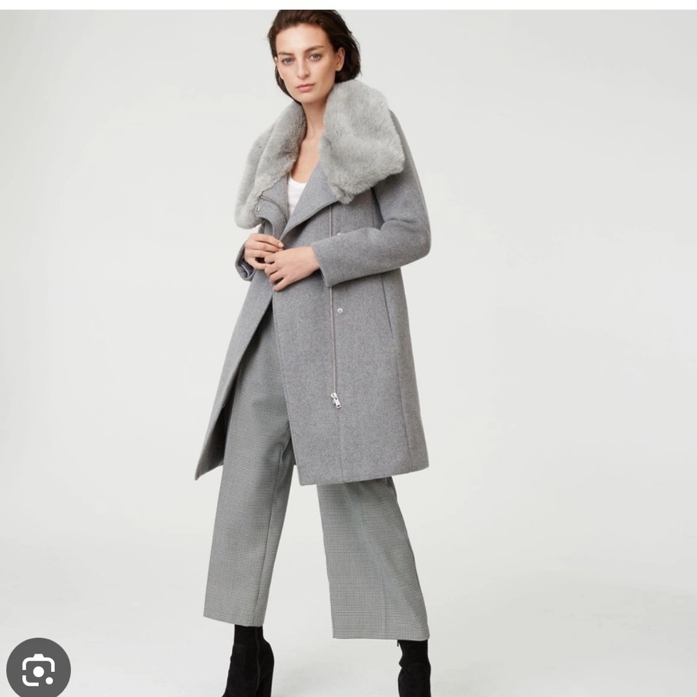 • Club Monaco • Women’s Evangah Coat Light Charcoal Gray Faux Fur Collar Small